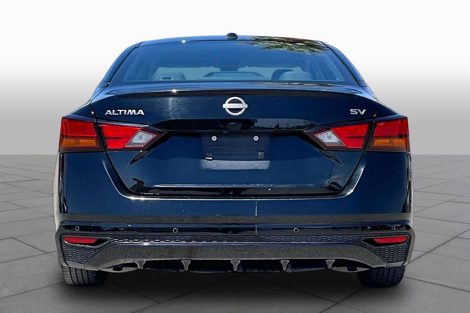 Used 2024 Super Black Nissan 2.5 SV image 4