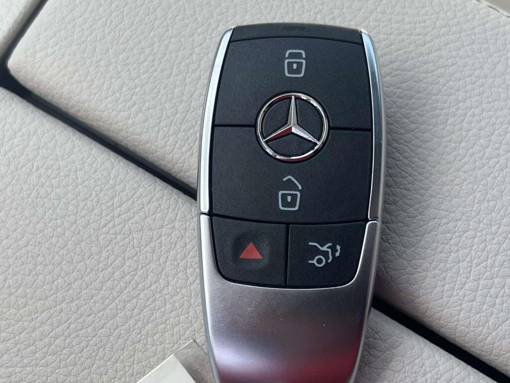 New 2026 Polar White Mercedes-Benz GLA 250 image 4