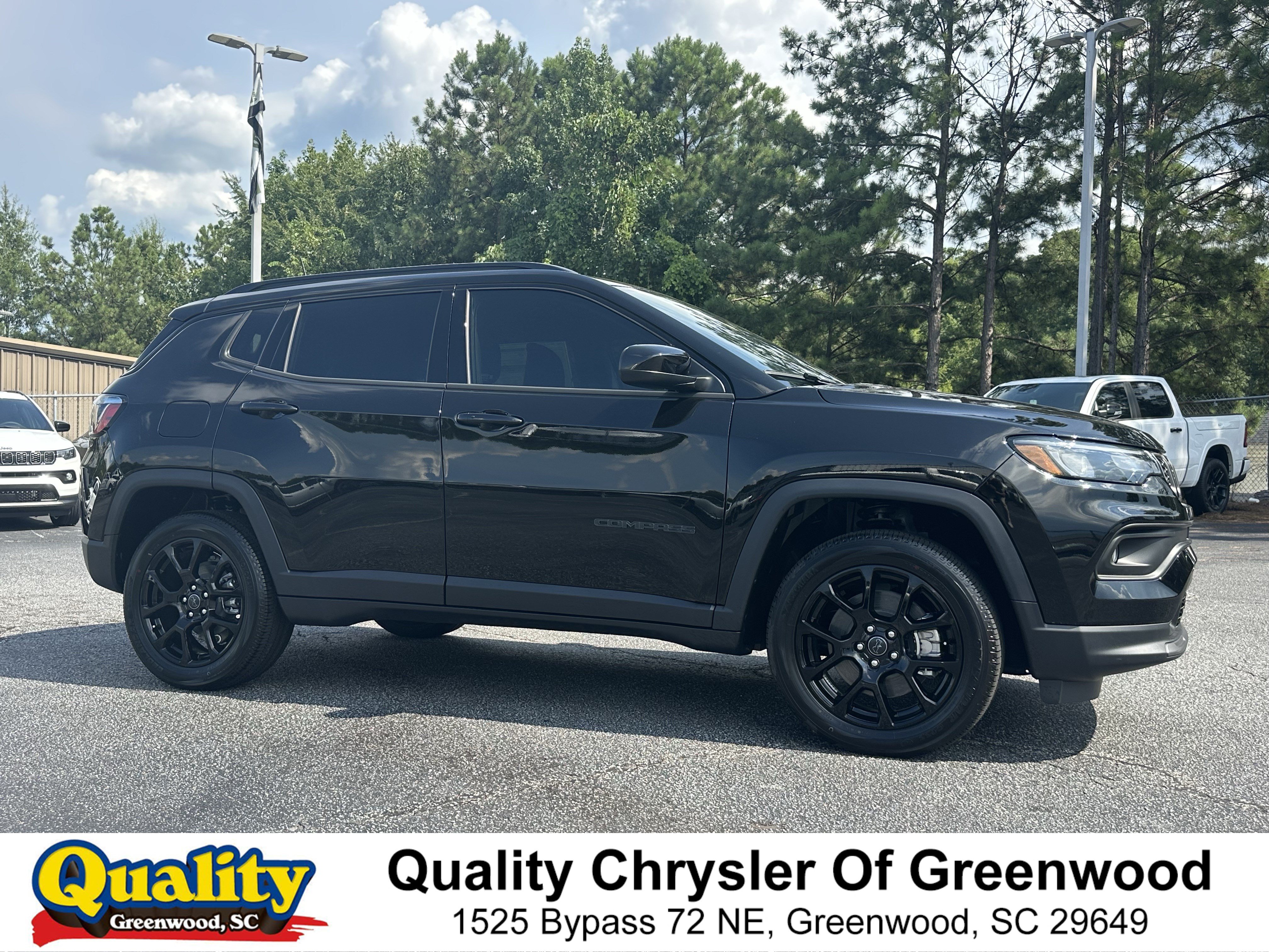 New 2026 Diamond Black Crystal Pearl-Coat Exterior Paint Jeep Latitude Altitude image 1