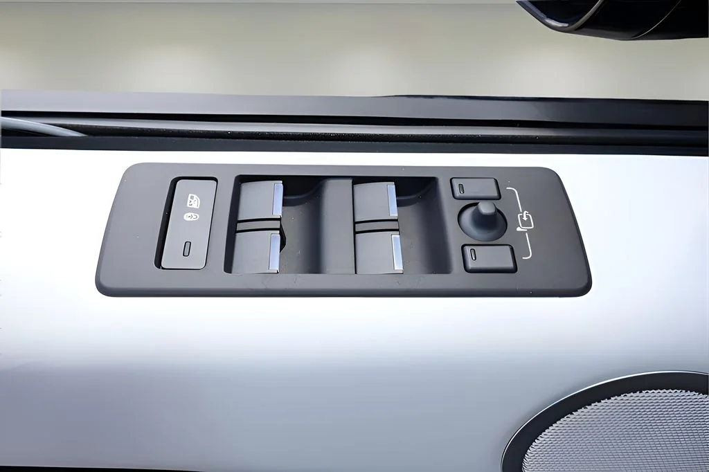 2025 Land Rover Discovery S - Photo 9