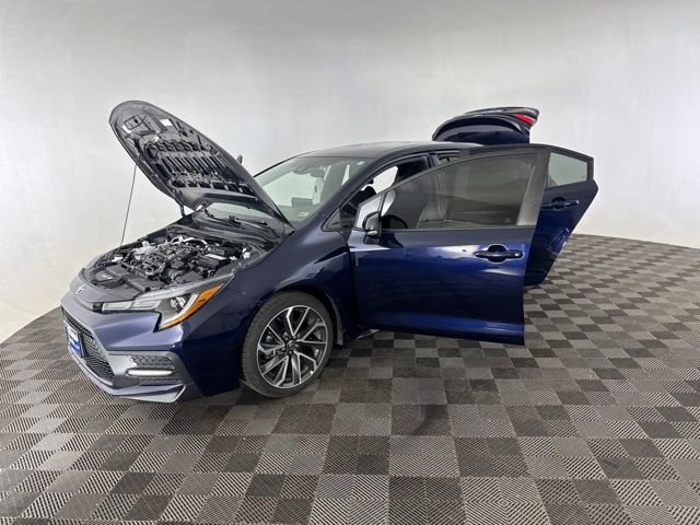Used 2020  Toyota SE image 12