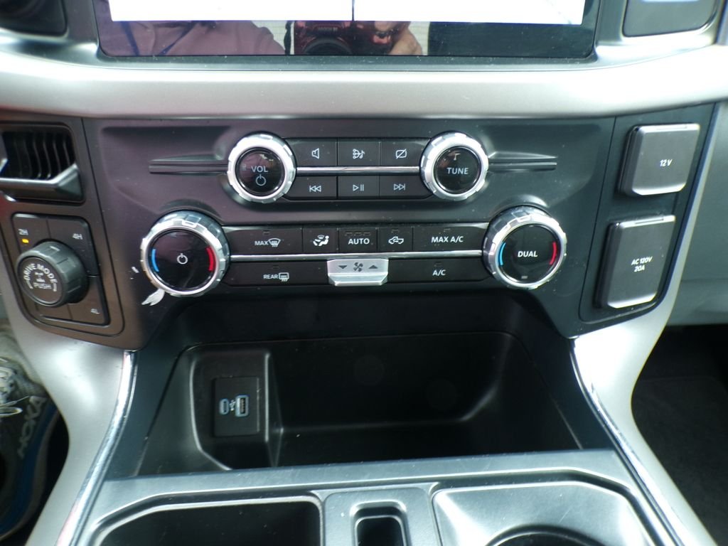Used 2024 Black Metallic Ford XLT image 25