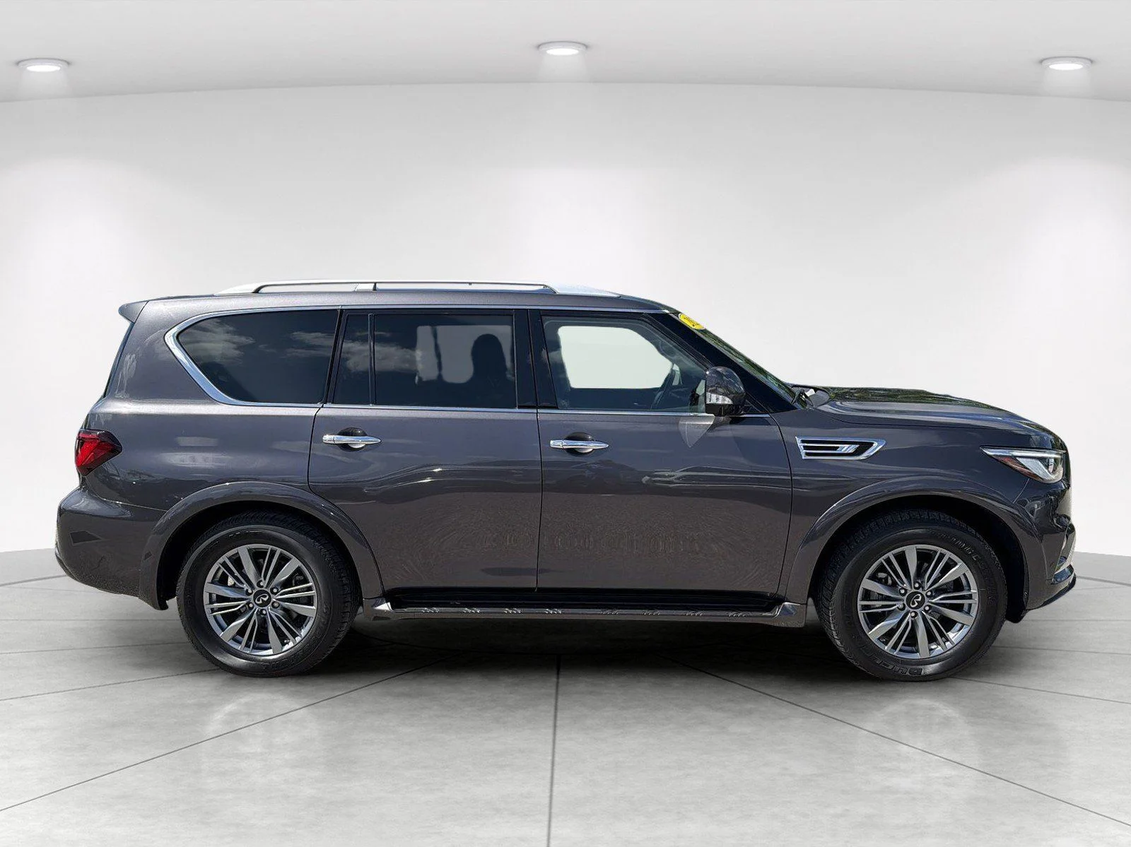 Used 2022 Gray INFINITI LUXE image 3