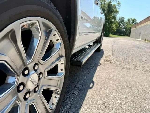Used 2018 White GMC Denali image 7