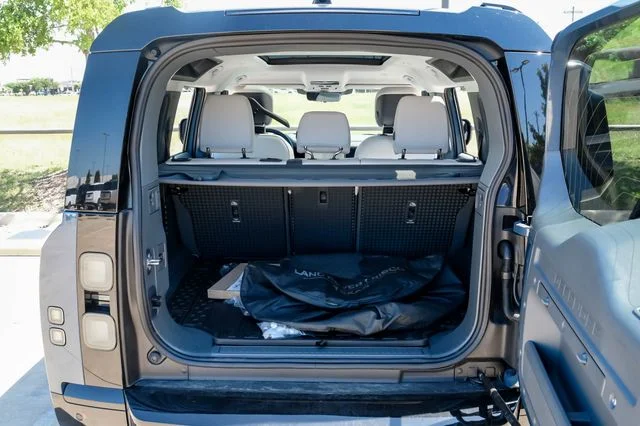 New 2026 Tasman Blue Land Rover X-Dynamic SE image 57
