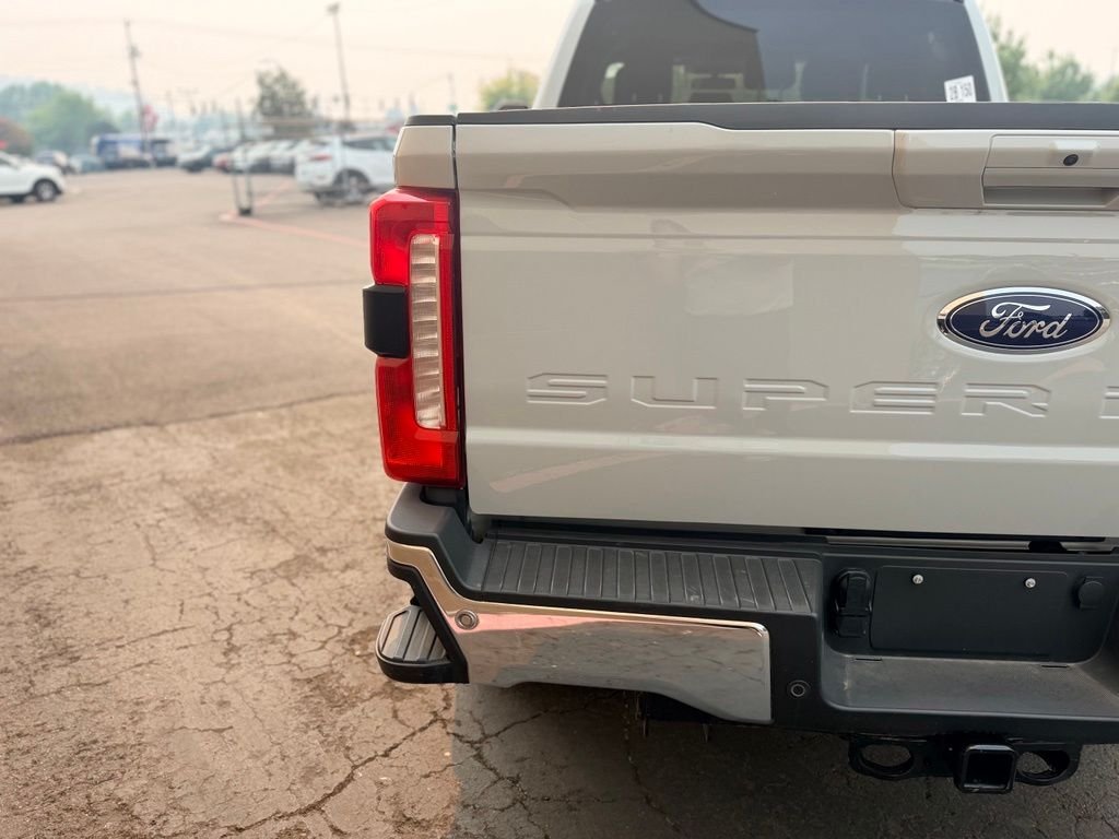 Used 2025 Gray Ford Lariat image 8