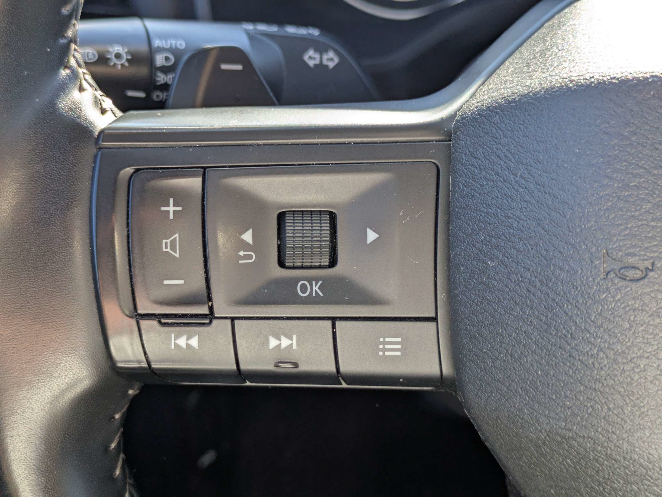 Used 2025  Nissan SV image 21