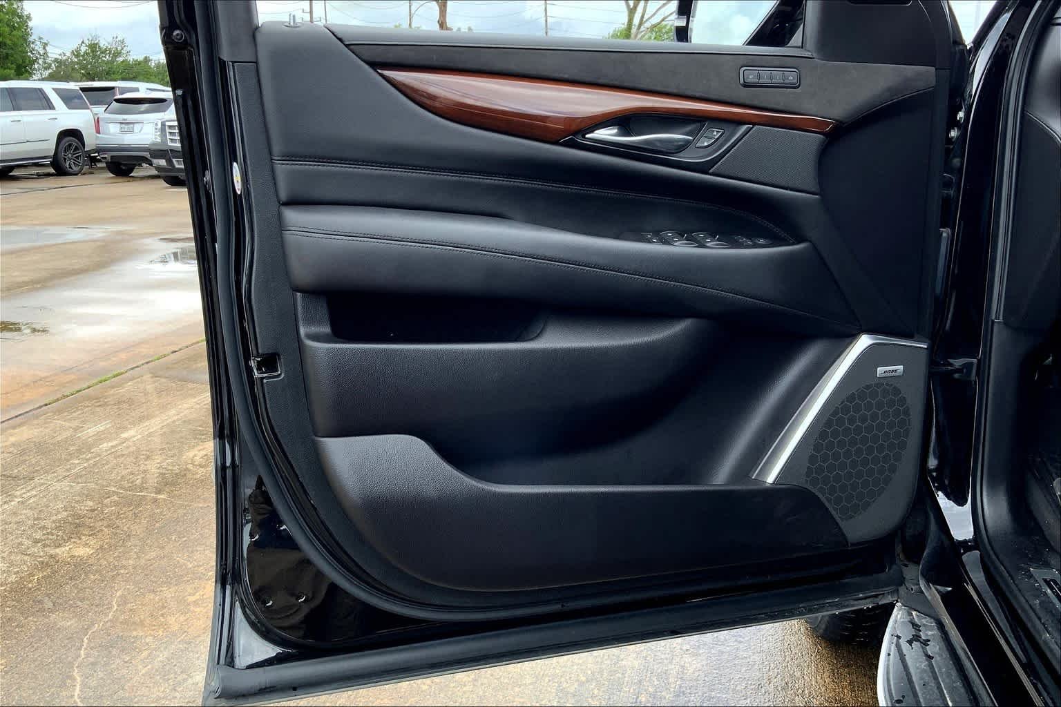 Used 2019 BLACK RAVEN Cadillac Luxury image 22
