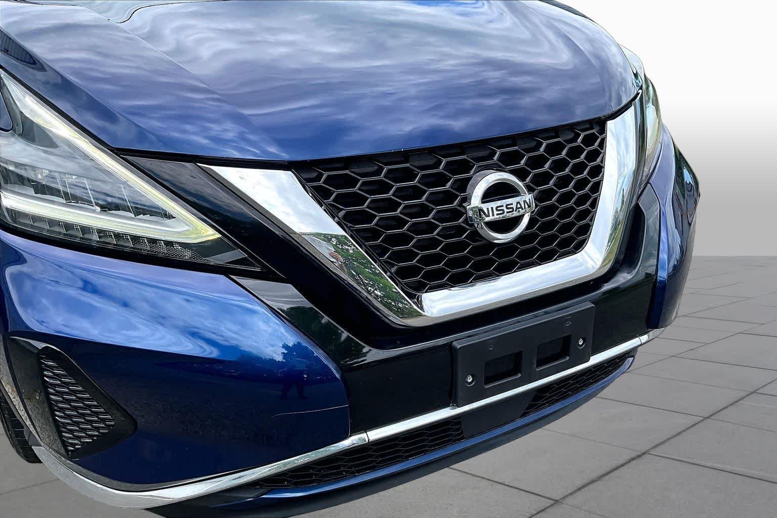 Used 2019 Deep Blue Pearl Nissan S image 28