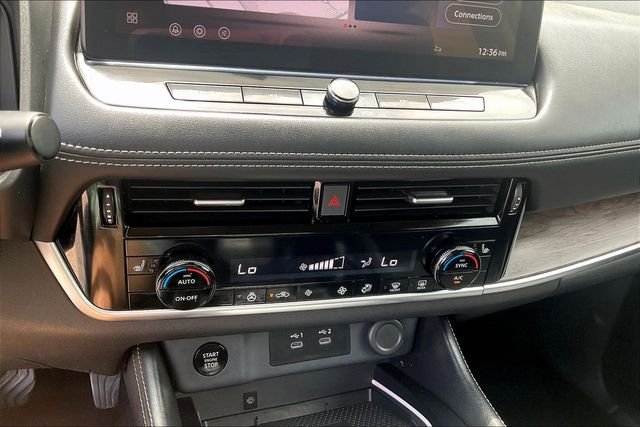 Used 2025 White Nissan Platinum image 29