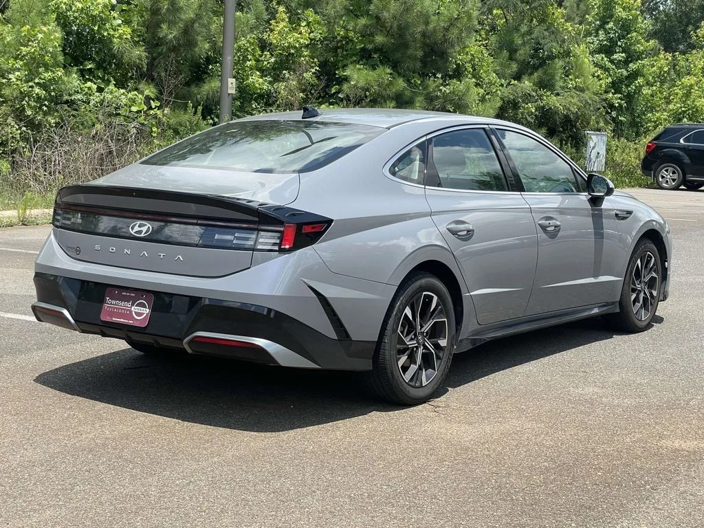 Used 2024 Transmission Blue Hyundai SEL image 3