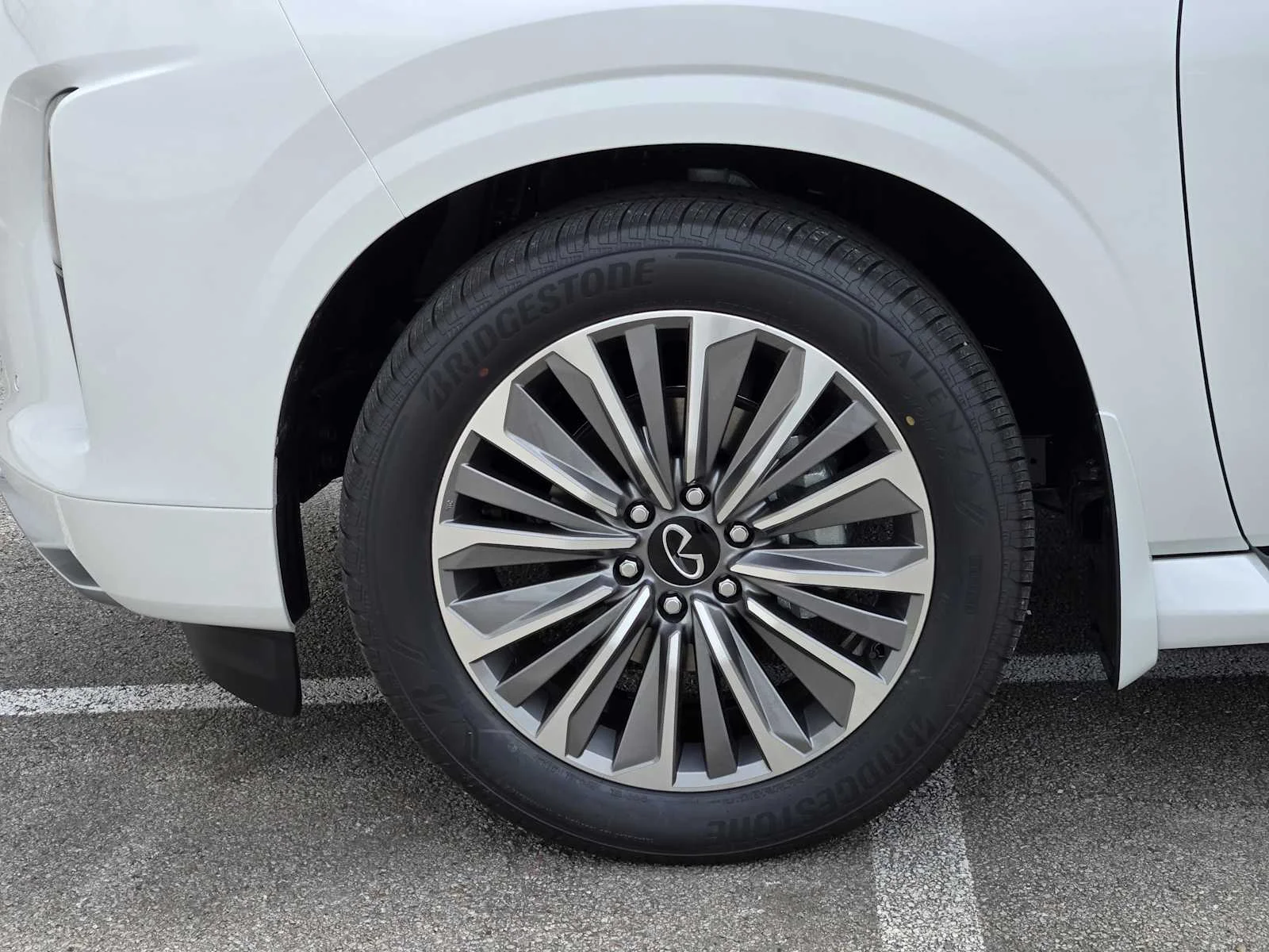New 2026 RADIANT WHITE INFINITI Luxe 2WD image 7
