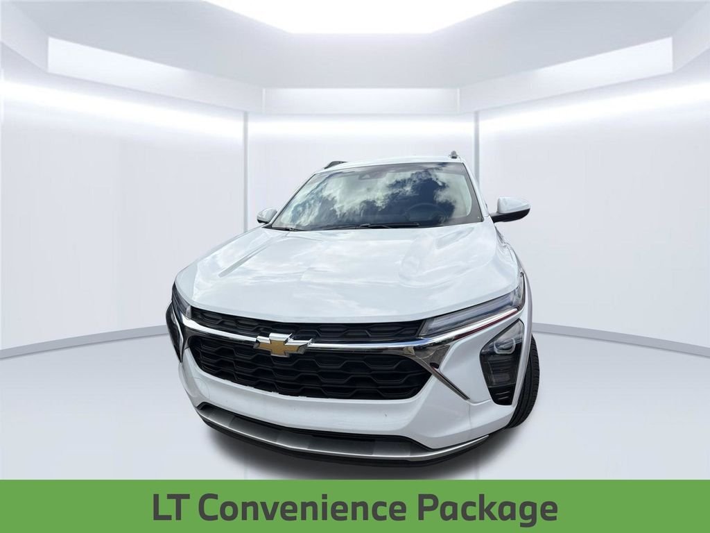 Used 2024 Summit White Chevrolet LT image 4