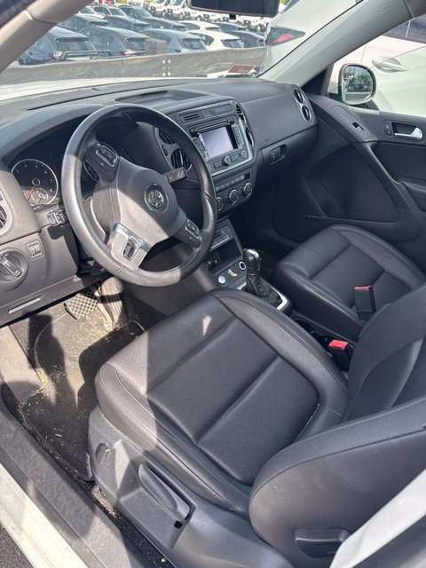 Used 2014 White Volkswagen  image 3