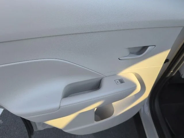 Used 2025 Gray Hyundai SEL image 18