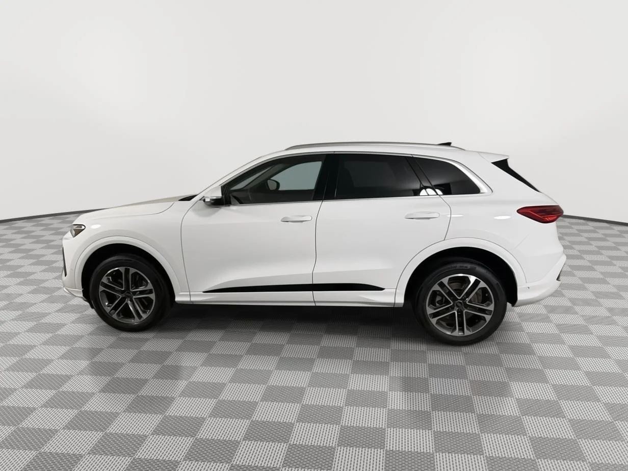 Used 2025 Arkona White Audi Premium image 4