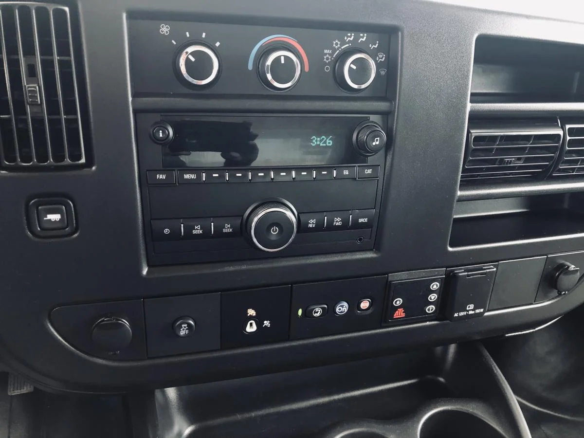 Used 2020 White GMC 4500 Refrigeration Van 159" image 18