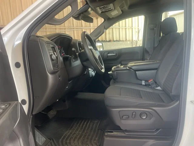 Used 2025 White Chevrolet Custom image 19