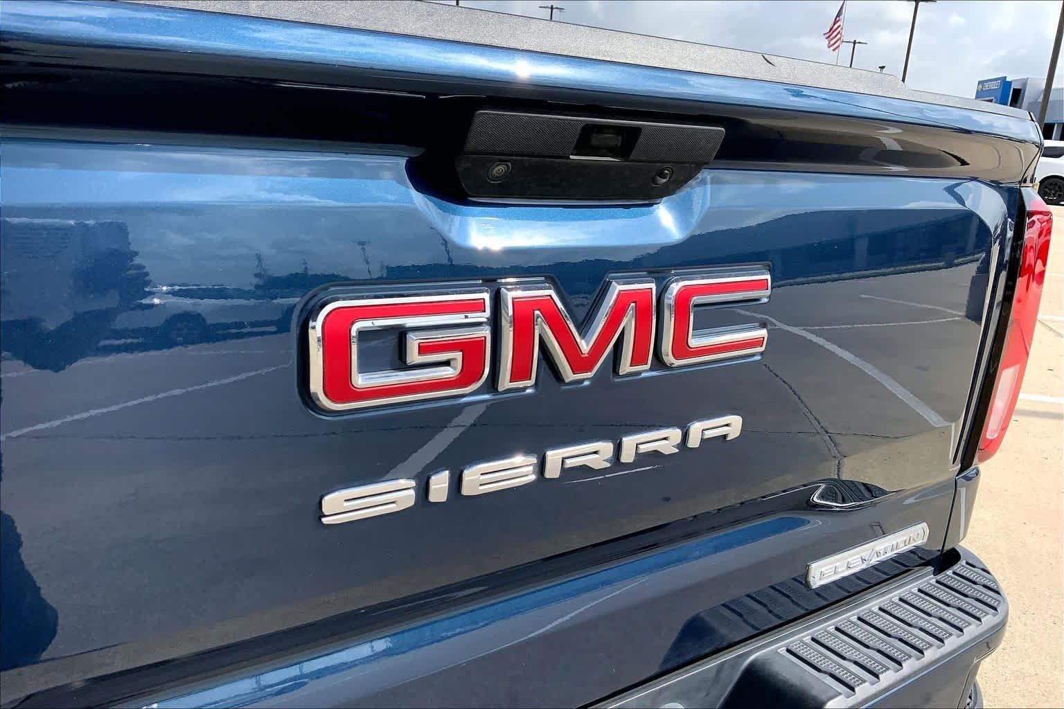 Used 2021 Pacific Blue Metallic GMC Elevation image 30