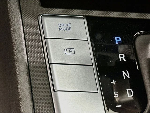 Certified Pre-Owned 2025 Hyundai Elantra SE