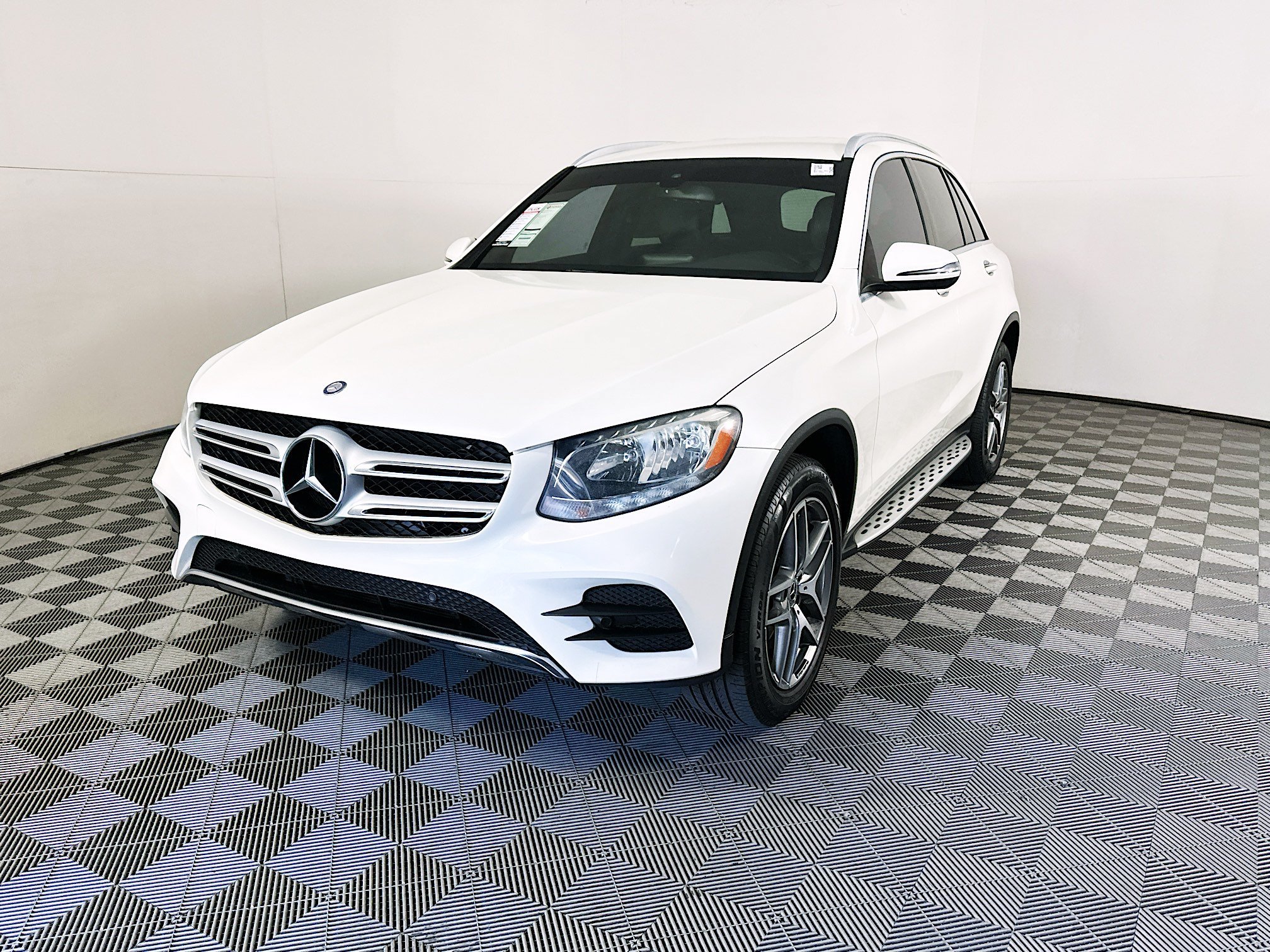 Used 2017 White Mercedes-Benz GLC 300 image 7