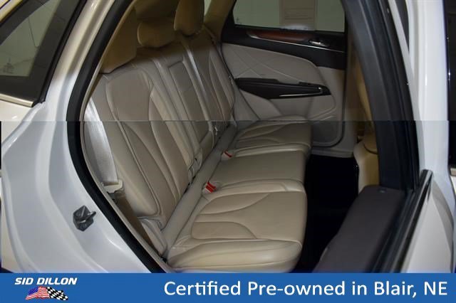 Certified Used 2017 White Platinum Metallic Tri-Coat Lincoln Select image 9