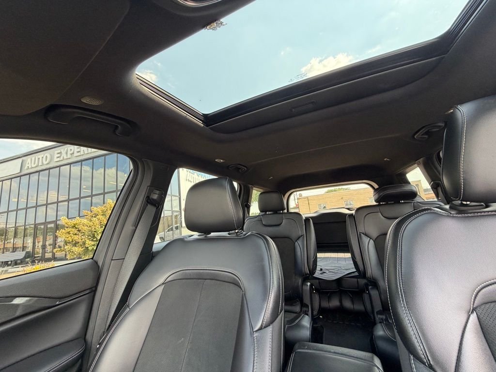 Used 2023 Gray Jeep Altitude image 12