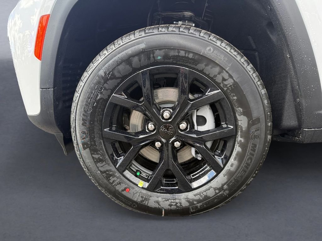 New 2026 Bright White Clear-Coat Exterior Paint Jeep Altitude image 10