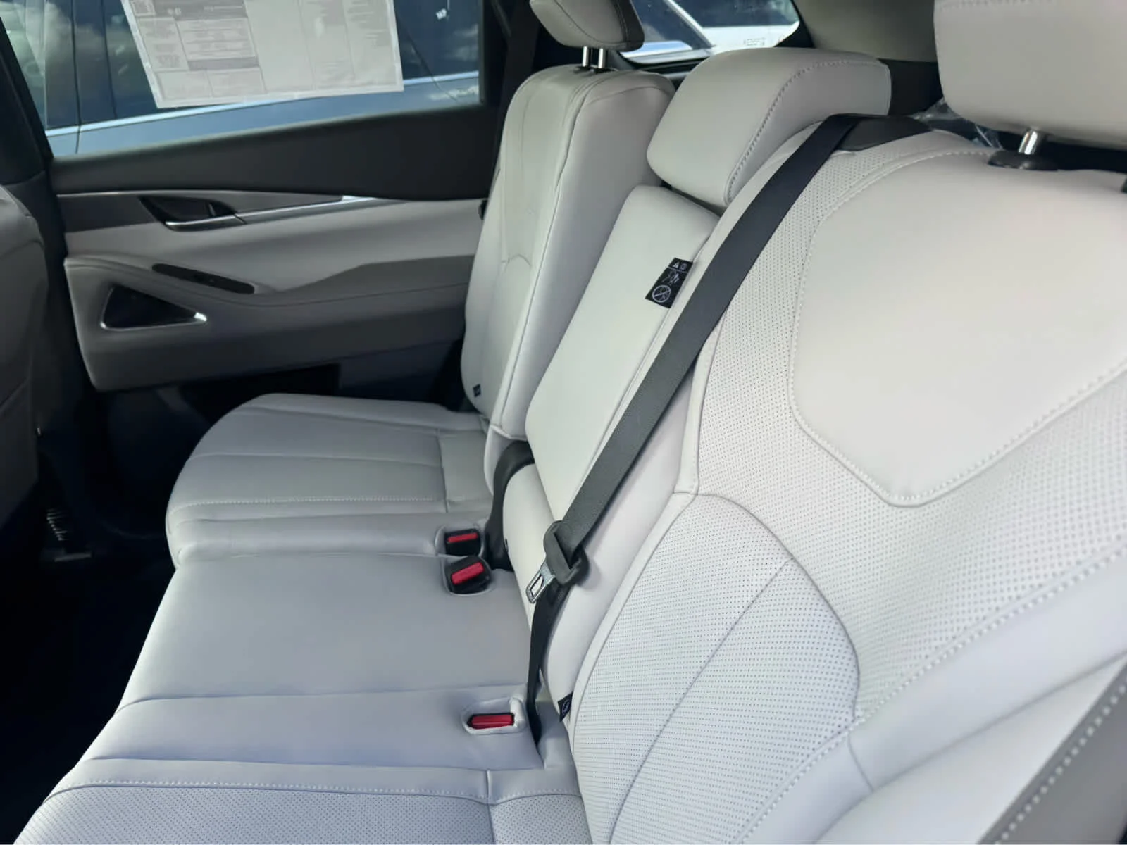 New 2027 RADIANT WHITE INFINITI Luxe FWD image 21