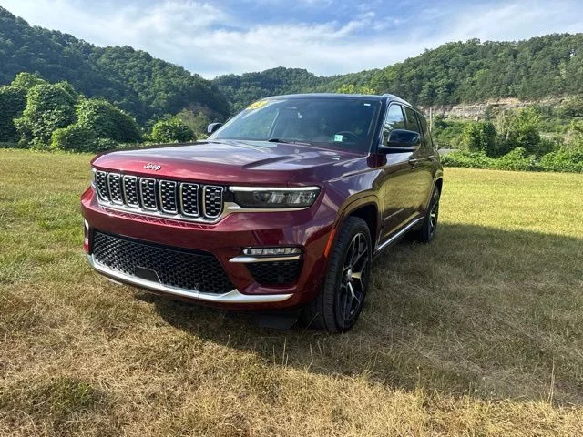 Used 2023 Red Jeep Summit Reserve image 4