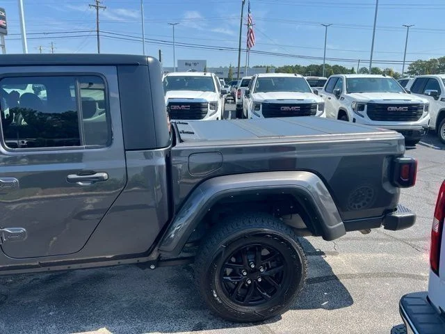 Used 2023 Gray Jeep Sport S image 7