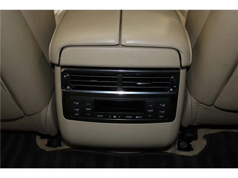 2011 Lexus LX 570 - Photo 18