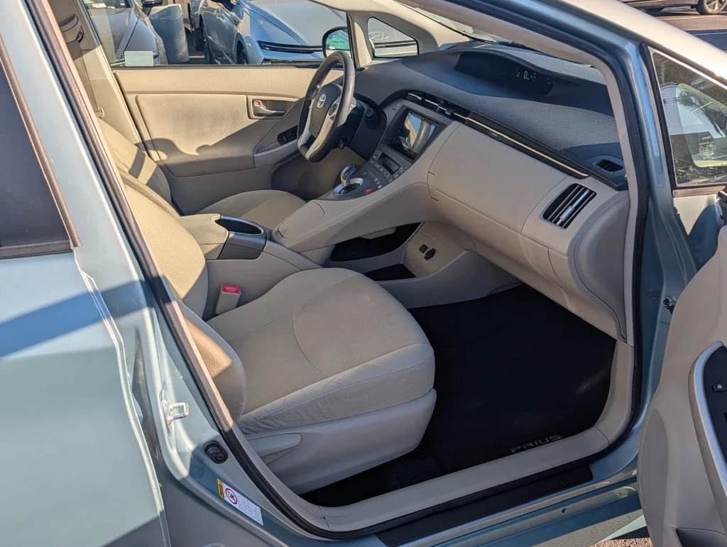 Used 2012 Beige Toyota Three image 9