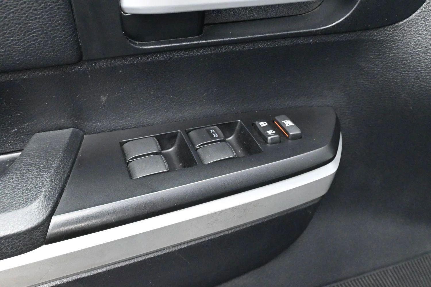 Used 2017 Black Toyota SR5 image 10