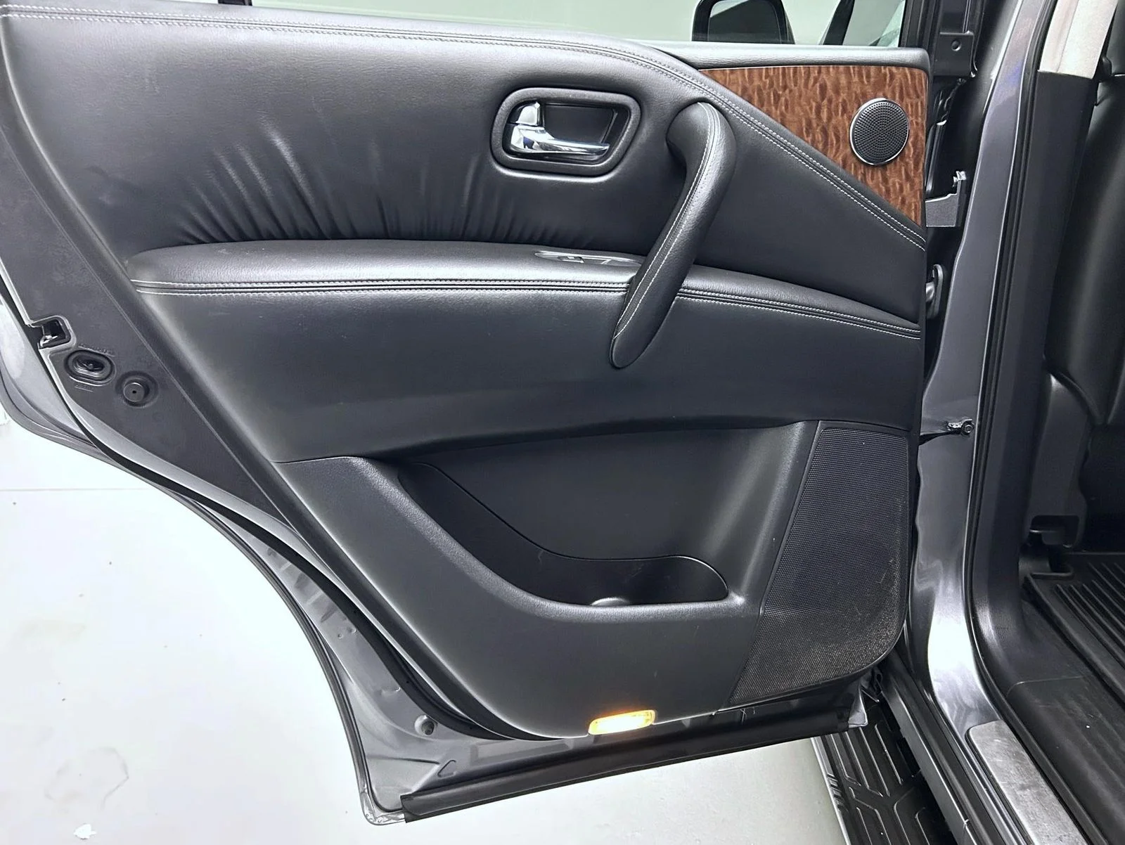 Used 2019 Gray Nissan Platinum image 21