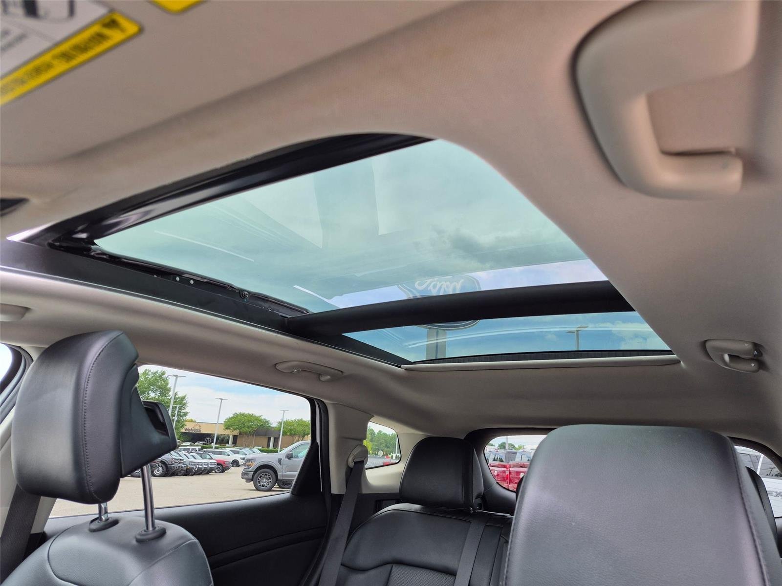 Used 2023 Glacial White Pearl Kia SX image 24