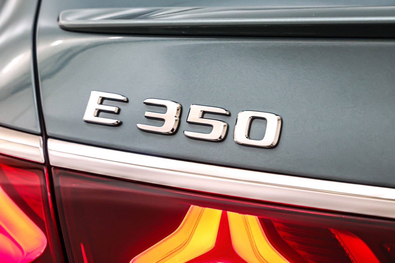 New 2026 Verde Silver Metallic Mercedes-Benz E 350 RWD Sedan image 28