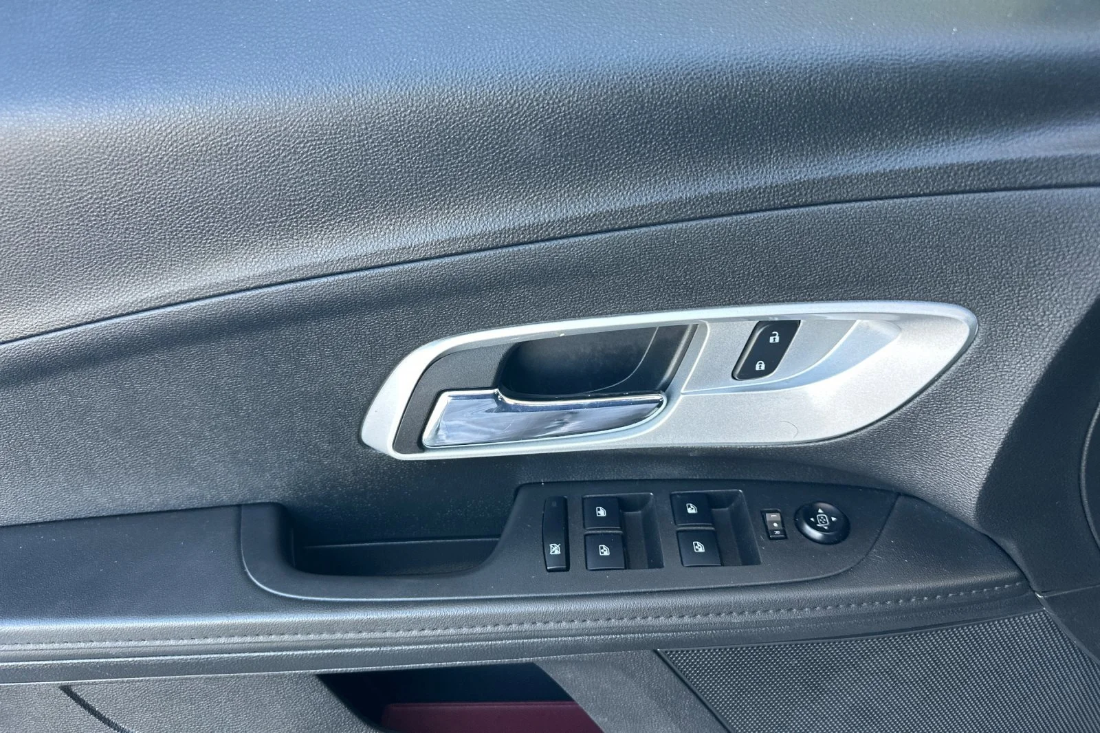 Used 2012 Summit White Chevrolet LS image 11