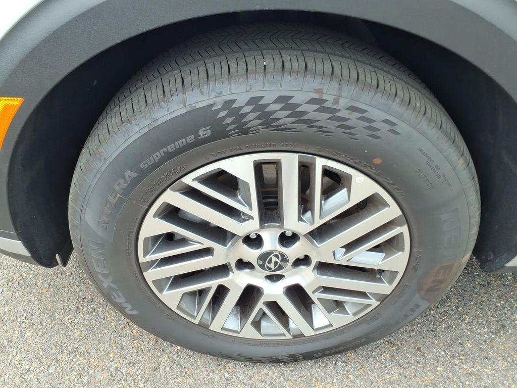 New 2026 White Hyundai SEL Premium FWD image 9