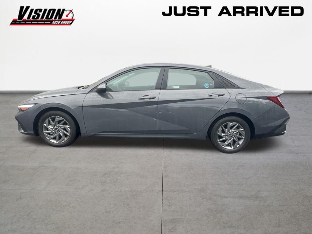Used 2024 Gray Hyundai SEL image 4