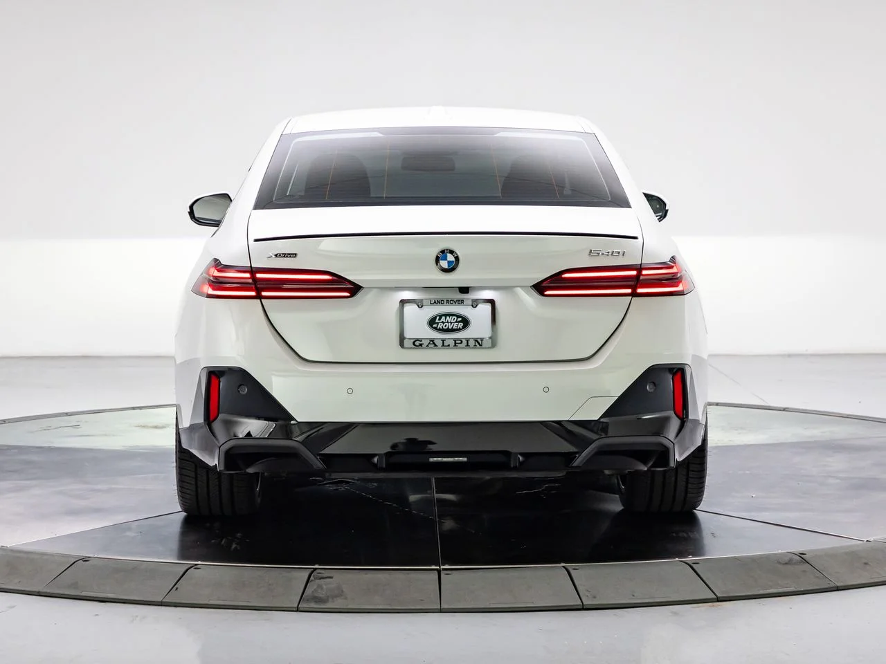 Used 2024 Mineral White Metallic BMW xDrive image 4