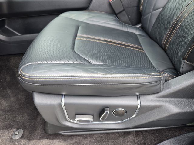 Used 2022 White Metallic Ford  image 20