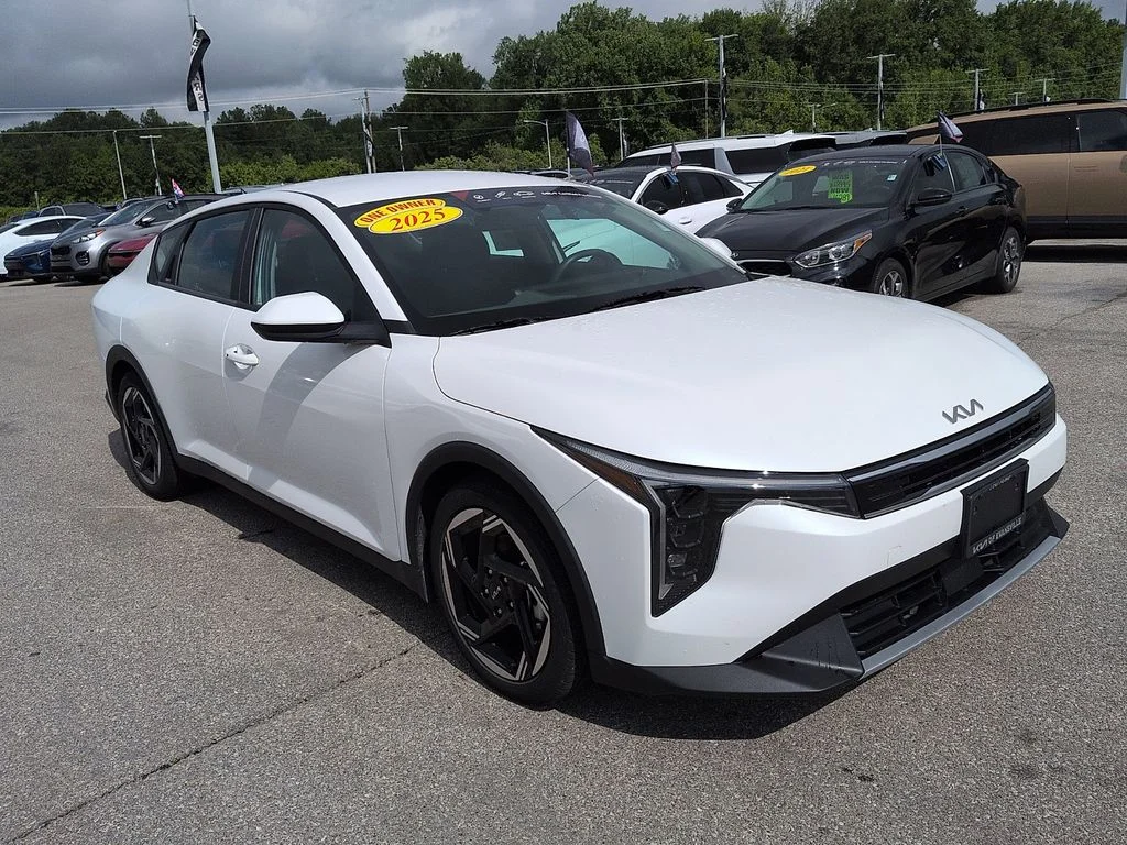 2025 Kia K4 EX AT's photo
