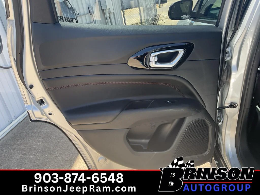 Used 2025 Silver Zynith Metallic Clearcoat Jeep Trailhawk image 15