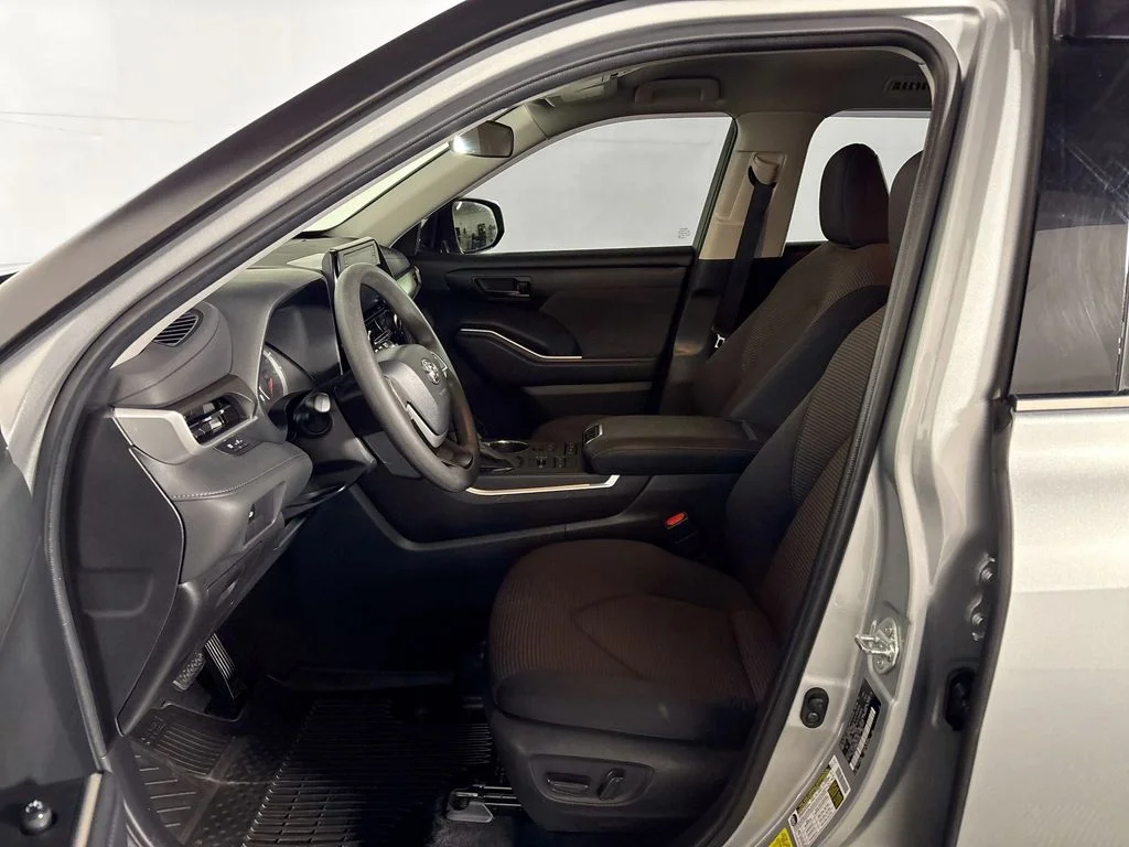 Used 2022 Silver Toyota L image 11