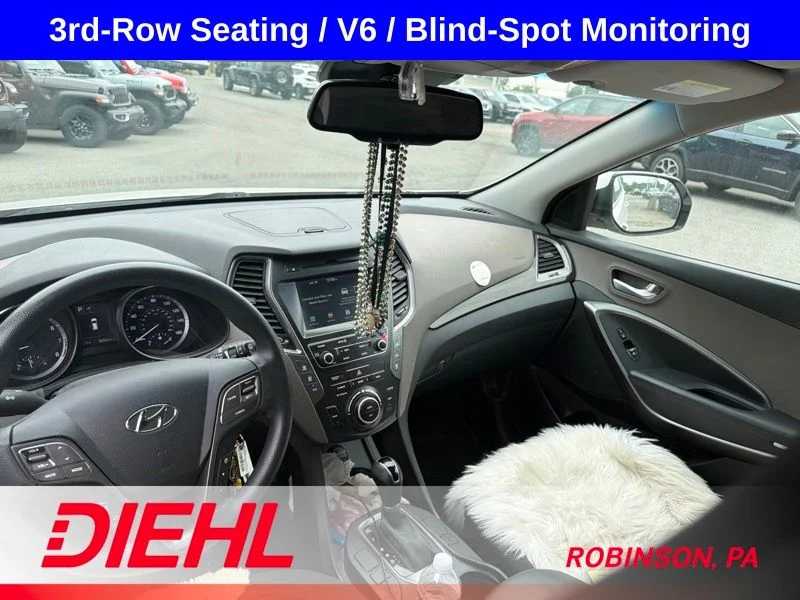 Used 2018 White Hyundai SE image 11