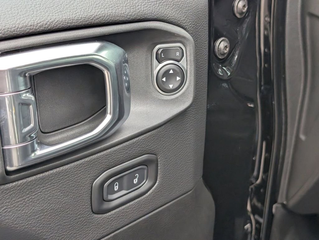 2026 Jeep Wrangler 4-Door Sahara - Photo 13