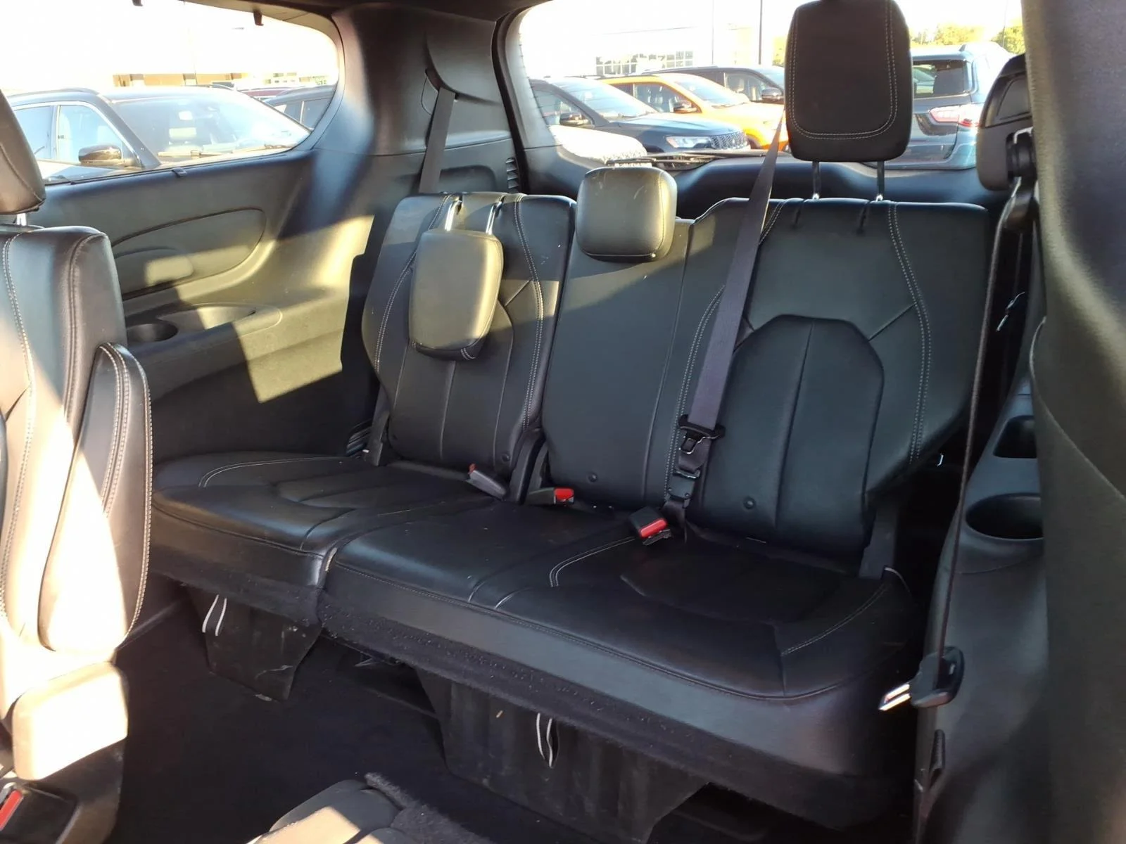 Used 2020 Granite Crystal Metallic Clearcoat Chrysler Launch Edition image 27