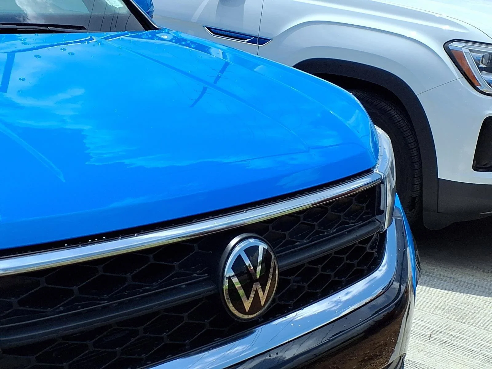 Used 2024 Cornflower Blue Volkswagen SE image 32