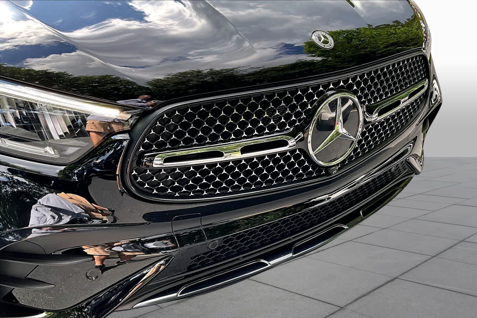 Certified Used 2024 BLACK Mercedes-Benz GLC 300 image 29